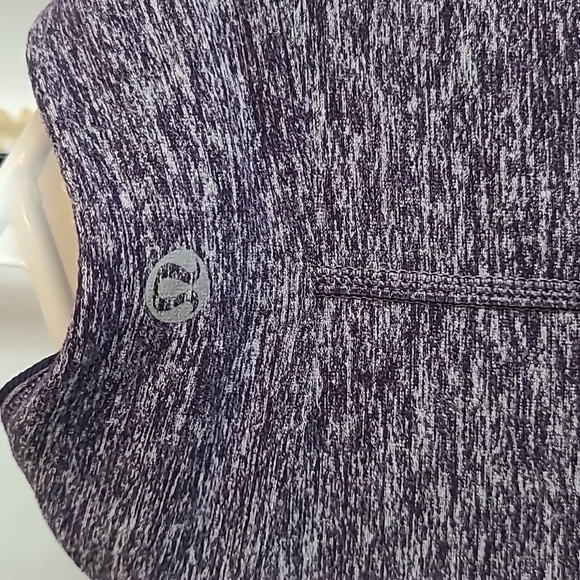 Lululemon Run: Full Tilt Pullover Size 4 - Picture 4 of 5